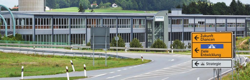 Wir sind eines der führenden Unternehmen in der Haustür- und Fensterbranche im deutschsprachigen Raum, das mit rund 300 Mitarbeitern Fenster und Haustüren aus Aluminium, Holz, Holz/Alu, Kunststoff