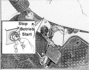 8. Stecken Sie den Zündschlüssel in das Zündschloss und drehen Sie ihn auf die Start-Position 9.
