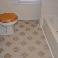 INFORMATIONS MODUL 3 Fußbodenbeläge Tätigkeiten mit geringem oder keinem Risiko Begehung von Räumen Fußbodenbeläge reinigen/instandhaltungsreinigung Mit neuem Fußbodenbelag