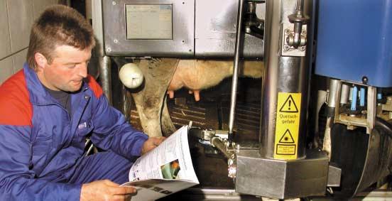 In der Milchviehhaltung effizienter werden ARBEITSPRODUKTIVITÄT UND ARBEITSORGANISATION Vielfach reagieren Landwirte auf Milchpreissenkungen mit einer Steigerung des Produktionsvolumens ohne sich