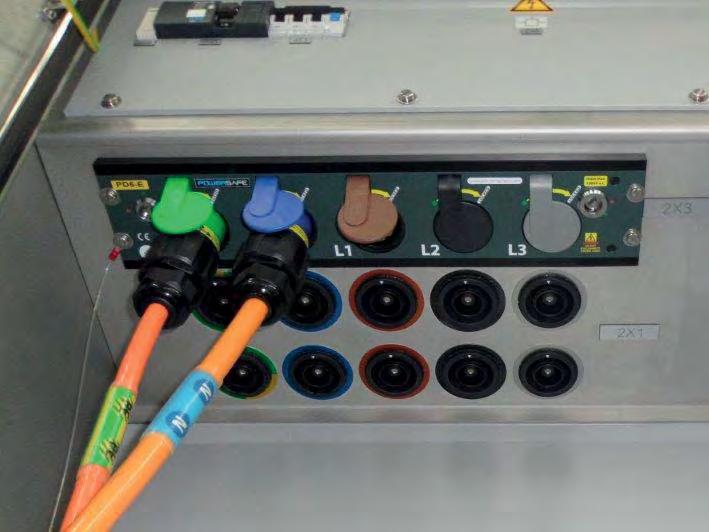 Die Reihenfolge von Verbindung und Trennung der einpoligen Kabel wird vorgegeben um sicherzustellen, dass die Sicherheitstromkreise (N + PE) zuerst angeschlossen, respektive zuletzt getrennt werden.