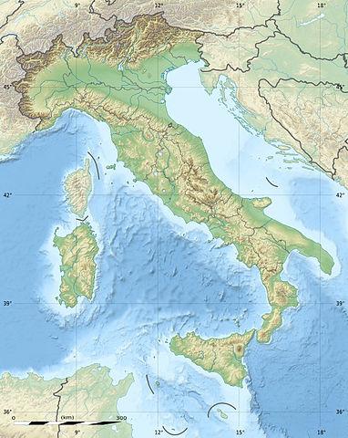 Luino, Italien Luino ist mit ca.14.244 Einwohnern die größte Stadt am Ostufer des Lago Maggiore.