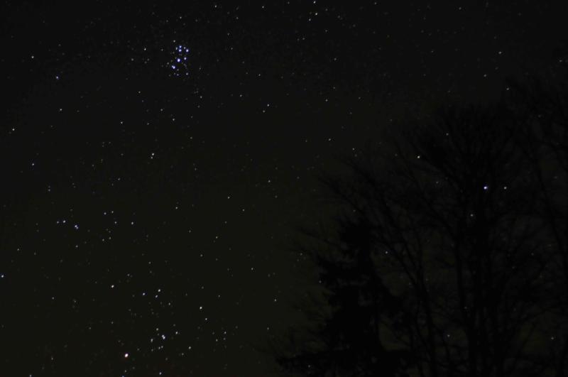 Die folgenden Seiten stellen Fotografien des Sternenhimmels im Winter dar und man soll die angegebenen