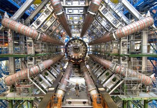 Forschung am ATLAS-Detektor Wie entsteht Masse? Welche physikalischen Effekte gibt es jenseits des Standardmodells?