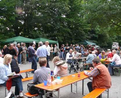 Bürgerfest am Auberg Am 19. September fand zur Feier der Übernahme des ehemaligen Standortübungsplatzes Auberg in Mülheim an der Ruhr durch den Regionalverband Ruhr (RVR) ein großes Bürgerfest statt.
