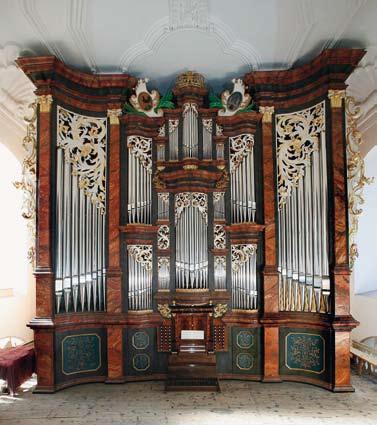 Klaus-Michael Schreiber Die Restaurierung der Eilert-Köhler-Orgel in der Kreuzkirche zu Suhl Spricht man heute von Orgellandschaften, dann zählt die in Thüringen zu den interessantesten.