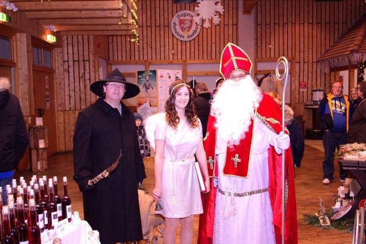 Rückblick Jubiläumsweihnachtsmarkt Vor 20 Jahren startete der Musikverein Gambach ein neues, anspruchsvolles Projekt mit einem Weihnachtsmarkt in der Musikhalle.
