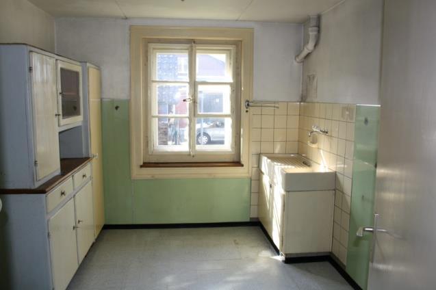- Abstellplätze auf dem Grundstück Erdgeschoss - Flur mit WC (beheizt) - Wohnzimmer - Zimmer - Küche