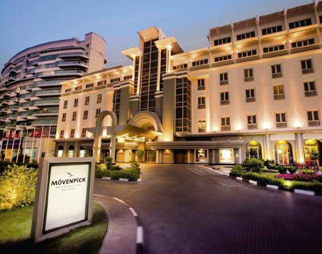 .. H o t e l M o v e n p i c k B u r D u b a i * * * * * Das Hotel der Luxusklasse liegt im Stadtteil Bur Dubai zwischen Wafi City und Lamcy Shopping Mall und ist ca. 10 Minuten von Deira entfernt.