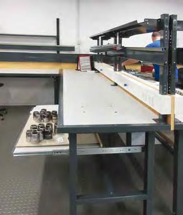 Montagearbeitsplätze für hydraulische Komponenten mit Schubladenauszügen