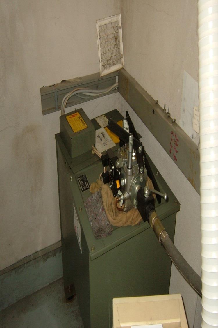 Der typische hydraulische Aufzug Installiert zwischen 1980 und 1999 Mäßiger Komfort Lange Fahrzeiten