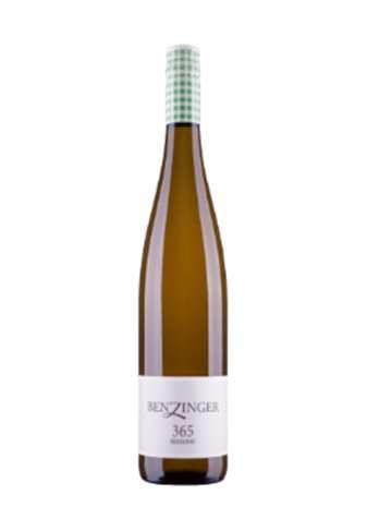 4 Riesling 365 trocken Rebsorte: Riesling Farbe: gelb Bouquet: gelbe Früchte und nussige Aromen Geschmack: leichte süßliche Frucht mit nussigen Aromen, präsente Säure, salzige Nuancen im Abgang Zu