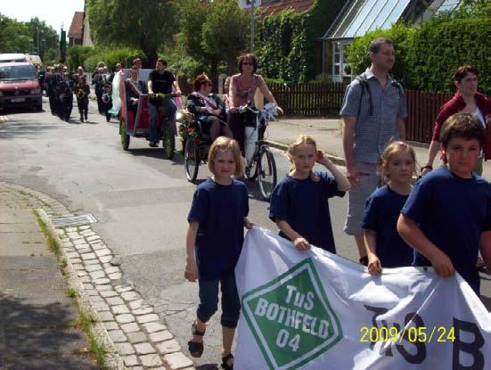 Kinderturnfest Am Kinderturnfest des Turnkreises Hannover Stadt machten 12 Mädchen der Leistungsriege und 7 Mädchen der Montagshalle mit.