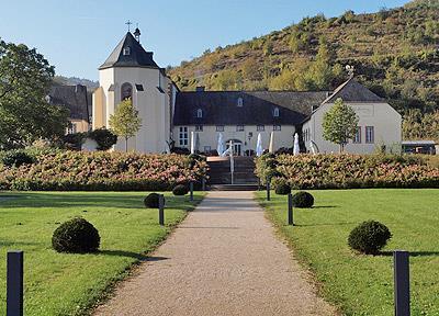 Im gediegenen Ambiente der ehemaligen Propstei Siebenborn geniessen wir die Weinproben passend zu den jeweiligen Speisen