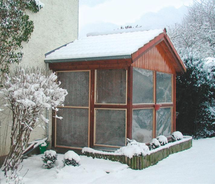 Unterbringung der Wachteln im Winter haft ist es, wenn man die Tränke auf eine beheizbare Platte Hinweis stellt, die man bei +1 C Außentemperatur einschaltet.