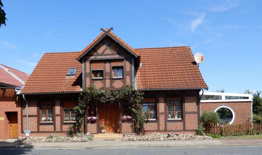 Freistehendes Einfamilienhaus mit Teilkeller, Carport und Wintergarten in Tülau I-10993 FIBAV Immobilien GmbH Friedrich Ebert Str.
