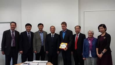 Juli 2015: Delegation der Southern Medical University (SMU), Guangzhou, zu Gast im UK Essen Begrüßt wurde die Delegation im Dekanat durch den Dekan Prof.