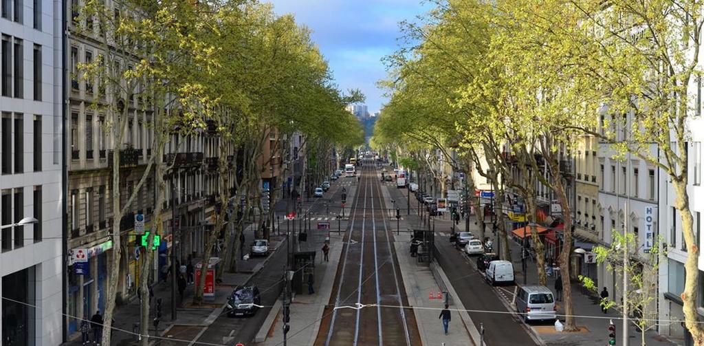 In französischen Städten dient die Straßenbahn zur grundsätzlichen Neuordnung der Straßenräume.