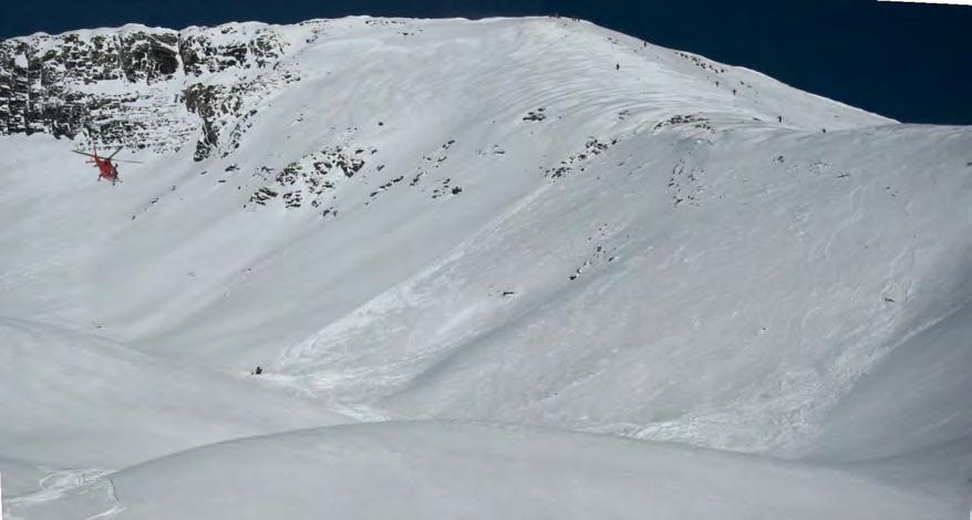 Abbildung 33: Lawinenunfall in der Nähe des Oberjoch im Variantengebiet des Skigebietes Grindelwald First. Ein Variantenfahrer wurde 1.5 m tief verschüttet.