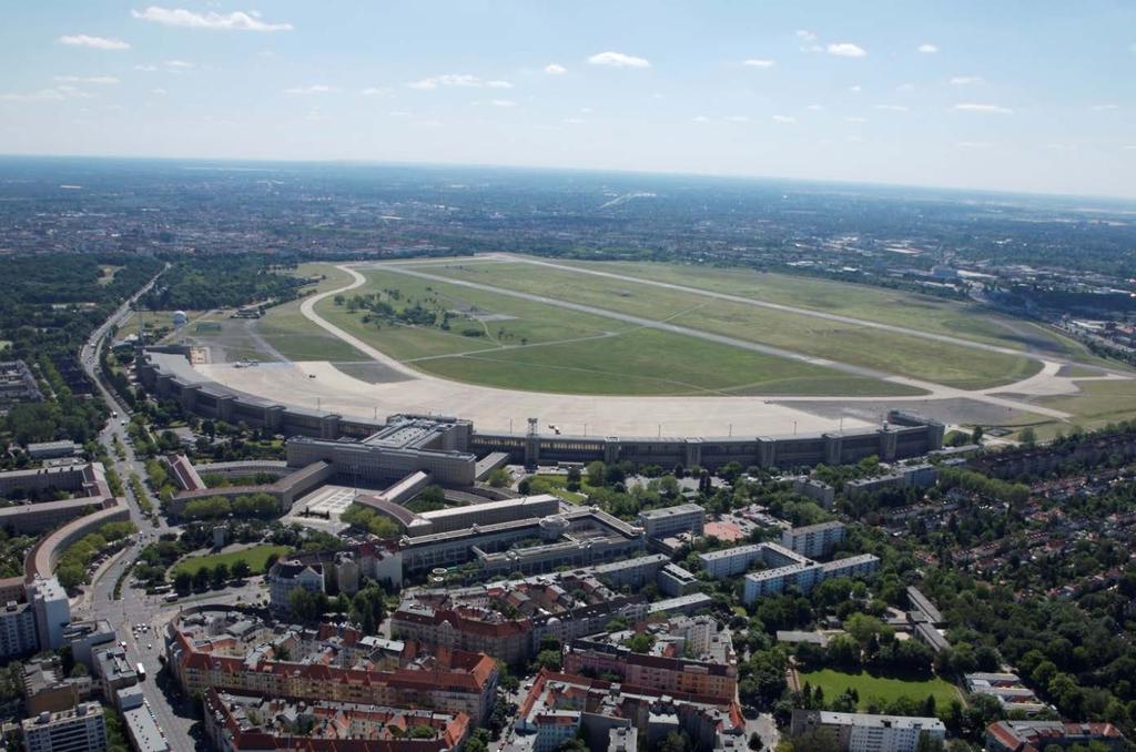 Gebäude des ehemaligen Zentralflughafens Berlin Tempelhof Genehmigter Wirtschaftsplan 2017 3-Steller Mittel in der