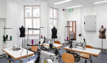 UNTERNEHMEN & MÄRKTE 29 Vielseitig: Das Zentrum beinhaltet Ateliers in verschiedenen Ausstattungsvarianten, Werkstätten mit Industrienähmaschinen und temporäre Arbeitsplätze sowie Büroräume.