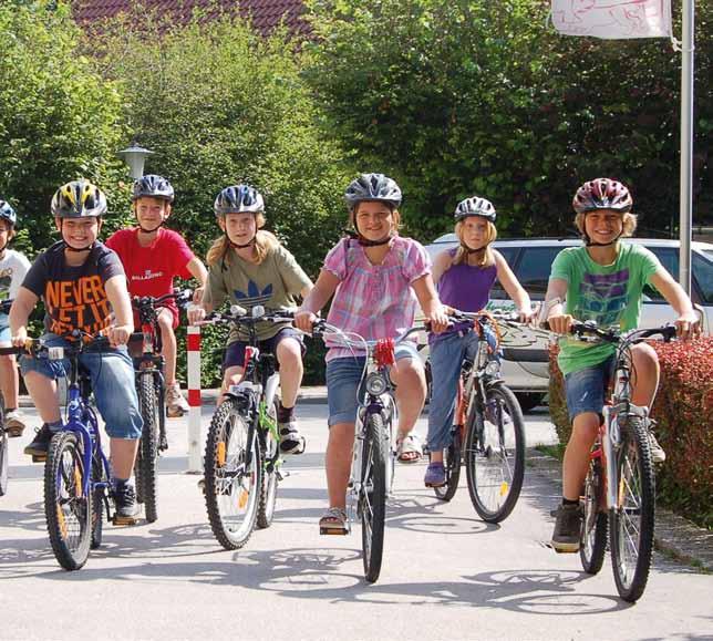 10 Sicherheit im Radverkehr verbessern In Österreich verletzen sich jährlich rund 5.900 Menschen beim Radfahren im Straßenverkehr.