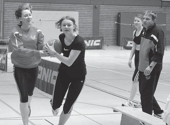 Die Trainer Jens, Björn, Nina und Lisa hatten sich wieder ein abwechslungsreiches Programm überlegt, das nicht nur am Sportplatz (Sprint, Kugelstoß, Hürden, Weitsprung, Wurf) statt fand, sondern auch