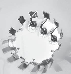 Durchführungskondensatoren mit Pin - eingelötet auf Metallplatten Feedthrough capacitors with pin - soldered in metal plate Die fortschreitende Entwicklung im Telekom-Bereich, in der Automobil- und