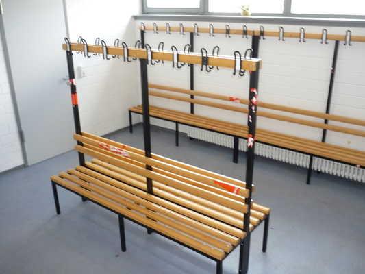 Wege): 60 cm Tische und Sitzbereiche Anzahl der Tische insgesamt: 12 Anzahl der