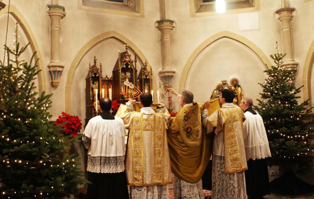 Die Hôtellerie des Klosters ist zu Weihnachten sehr gut ausgelastet. Viele schätzen die Möglichkeit, mit den Kanonikern und den Anbetungsschwestern Weihnachten zu verbringen.
