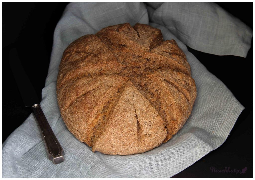 also gluten-reduziert. Buchweizen hat ja doch einen sehr eigenen und vielleicht auch gewöhnungsbedürftigen Geschmack, trotzdem fanden wir das Brot sehr lecker.