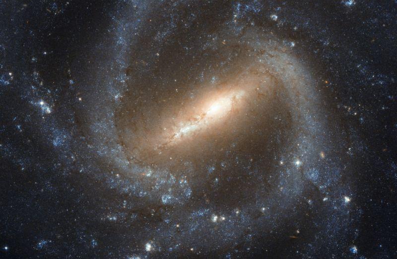 Fig. 5.18: Die balkenförmige Galaxie NGC 1073 vom Typ SBc im Sternbild Cetus.
