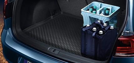 Volkswagen Original Gepäckraumeinlage Die Volkswagen Original Gepäckraumeinlage ist leicht, flexibel und exakt auf die Konturen Ihres Fahrzeugs zugeschnitten.