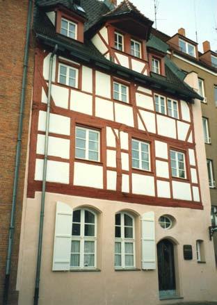 20 Der Geburtsort des Hauptwerkes von Copernicus: Nürnberg, Obere Schmiedgasse, das Haus von Johannes Petreius dem Paradies mit den Engeln und den erleuchteten Seelen.