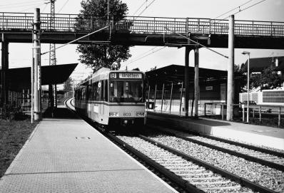 Die Zweisystemtechni mit der Verbindung von Straßen- und Eisenbahnstrecen ist als Karlsruher Modell, heute Tram-Train, weltweit beannt geworden.