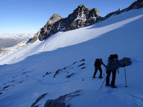 Im Aufstieg zur Adula, 3402 m (TI, GR) waren die Schneeschuhe