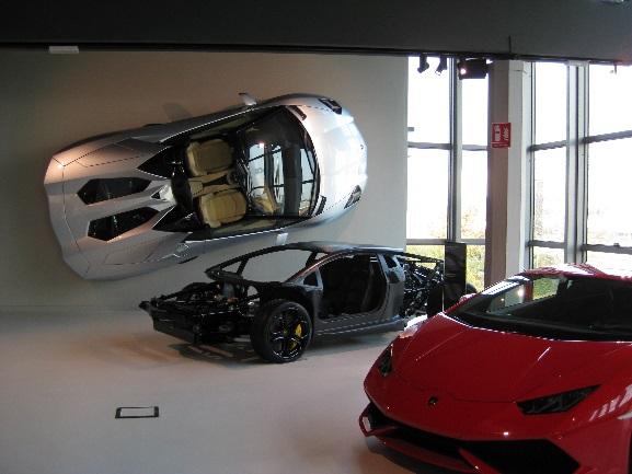 Der Dienstag war geprägt von Motoren und Geschwindigkeit. Den Auftakt des Besichtigungstages gab es im Werk von Lamborghini in Sant Agata Bolognese.