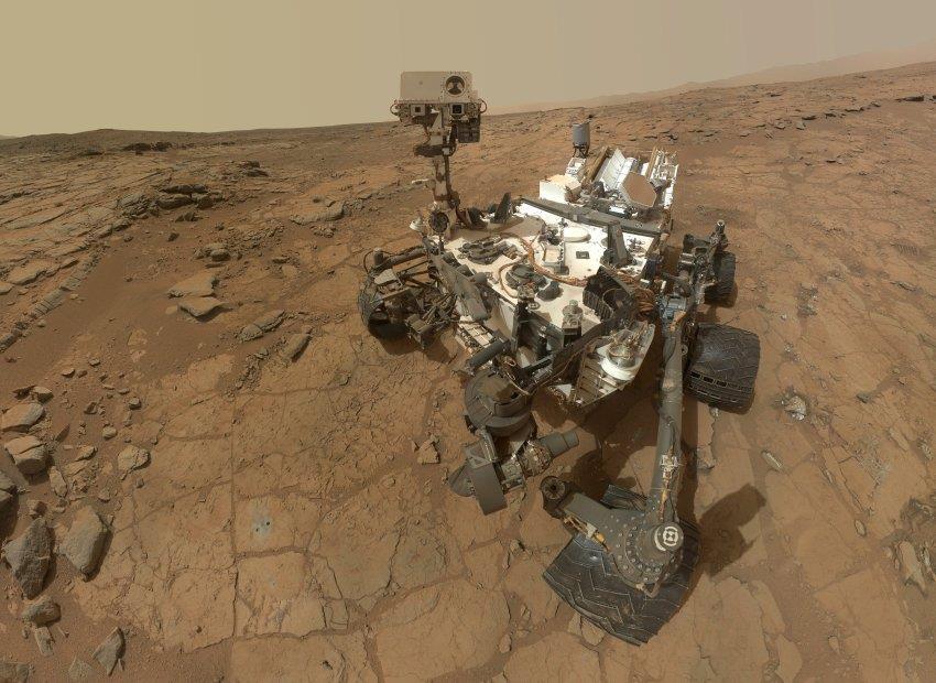 Aus mehreren Einzelbildern zusammengesetztes Selbstporträt: Der Rover landete am 6.