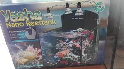 Aqua Medic Yasha Nano Cube Reeftank mit kompletter Technik, original verpackt. Ca. 36 Liter Inhalt.