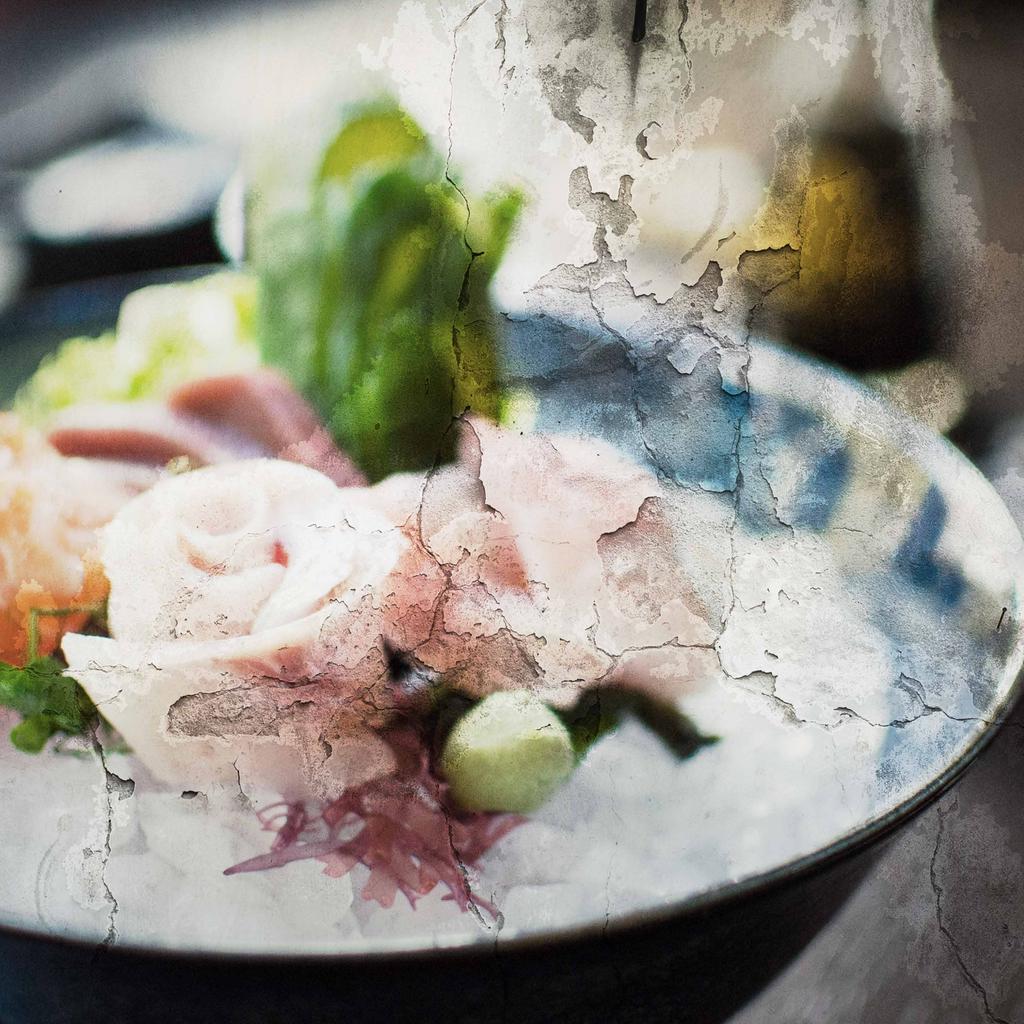 Sushi Platten 125. Maki Mix 18 Stück d 9,90 Lachs, Thunfisch und Avocado Rollen Salmon, tuna and avocado rolls 126.