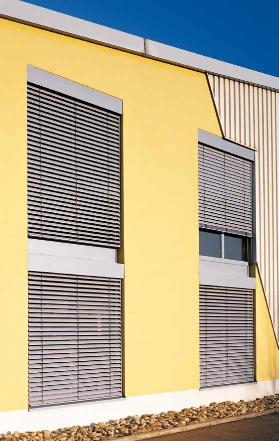 Funktionale Vorzüge, designschöne Formen MHZ Außenraffstores integrieren Sicht- und Sonnenschutz Ein schönes Haus hat in puncto Sicht- und Sonnenschutz hohe Ansprüche.