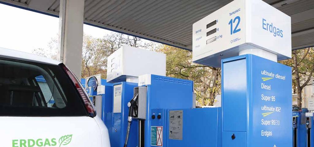 Freuen Sie sich auf jeden Tankstopp! Foto: erdgas mobil Sie können an vielen Stationen günstig tanken. Wer mit Erdgas fährt, hat gut lachen.