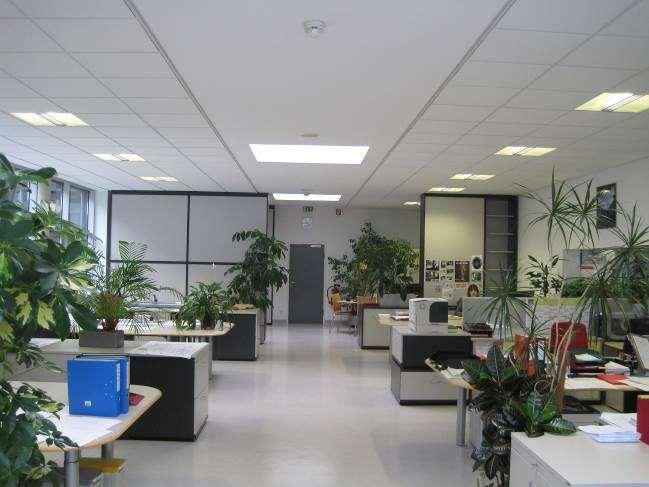 praktischer Schallabsorptionsgrad Beispiel Abtrennungen - Büro 10 Personenbüro Bodenfläche: 150 m 2 Raumakustik 0,6 Thermatex Star über Arbeitsplätze 1,0 0,9 0,8 0,7 0,5 0,4 0,3 0,2