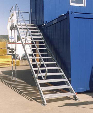 Varius 1 ist ein vielseitiges System aus Treppen, Podesten und Laufstegen zur Erstellung von Zugängen an Gebäuden und begehbaren Containern.