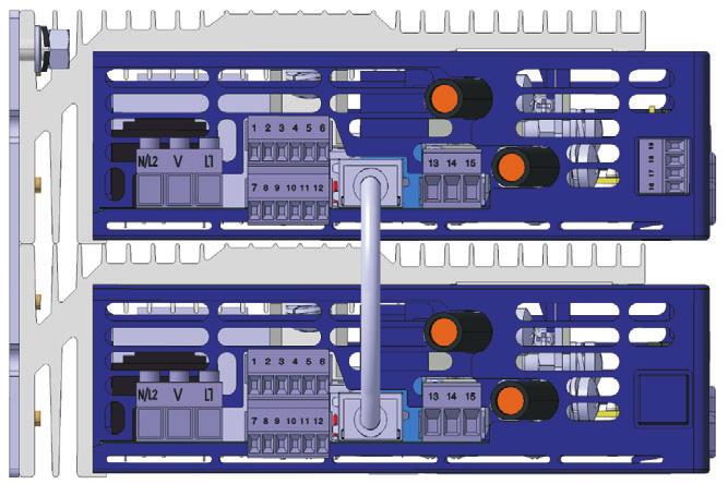 3.2.1 Typ 709062/X-0X-032-XXX-XXX-XX-25X Typ 709062/X-0X-050-XXX-XXX-XX-25X 3 Elektrischer Anschluss Geräte mit Laststrom 32 A und 50 A besitzten steckbare Schraubklemmen im Steuerteil und