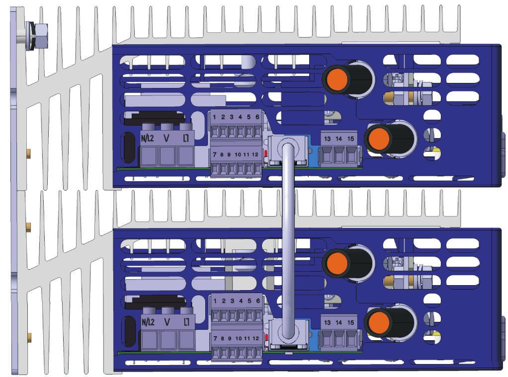 3.2.2 Typ 709062/X-0X-100-XXX-XXX-XX-25X 3 Elektrischer Anschluss Geräte mit Laststrom 100 A besitzen steckbare Schraubklemmen im Steuerteil und Kabelschuhe im Leistungsteil.