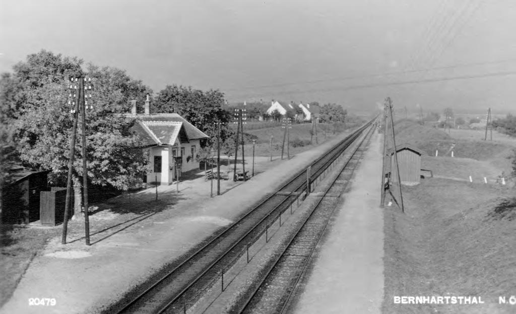 Die Bahnhaltestelle um 1938.