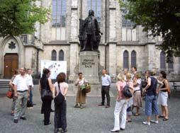 Guided Walks and Tours Discounts of up to 31 % are available on guided walks and sightseeing tours, while reductions of at least 10 % are granted on audio-visual guides and the Grand Leipzig Tram