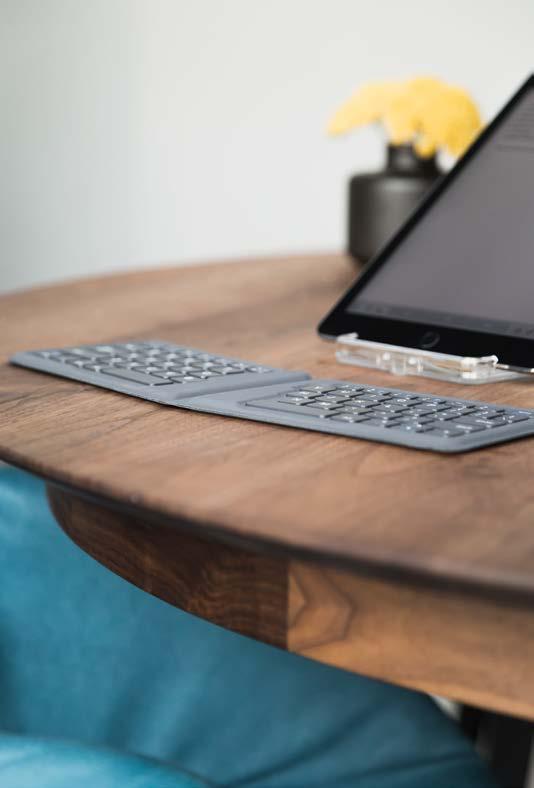 SMARTBOARD Office everywhere 118 Als faltbare Bluetooth-Tastatur bietet Smartboard exzellenten, mobilen Schreibkomfort und passt dabei zur Not noch in die
