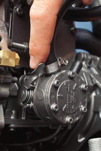 Die Einspritzpumpe stellt den Diesel mit hohem Druck an den Einspritzdüsen zur Verfügung doch woher kommt eigentlich der Kraftstoff? Die Antwort: aus dem Tank ist natürlich grundsätzlich korrekt.